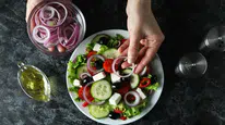 "Salatanızda Dikkat! O Tek Malzeme Mide Yanmasına Neden Oluyor!"