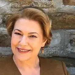 Zeynep Eronat: Yeteneğiyle Parlayan Yıldız ve Hayatına Dair Tüm Bilgiler!