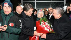 Adalet Bakanı Yılmaz Tunç Erzurum’da Çiçeklerle Karşılandı, Bayburt’a Uğurlandı