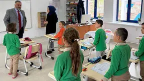 Pazaryolu'nda Öğrencilere Kıyafet ve Çanta Dağıtıldı