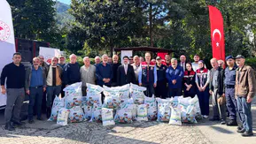 Hopa’da Çayda İyi Tarım Projesi Kapsamında Üreticilere Gübre ve Tarım Kireci Dağıtıldı