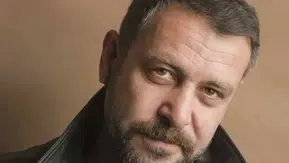 Nejat İşler kimdir, kaç yaşında ve nereli? Hangi dizi ve filmlerde oynadı?