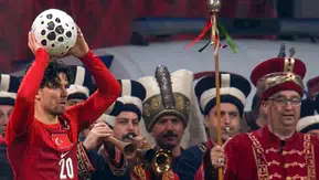 Ferdi Kadıoğlu’nun Mehterli Pozu Dünya Gündeminde: Osmanlı İmparatorluğu Geri Döndü Yorumları