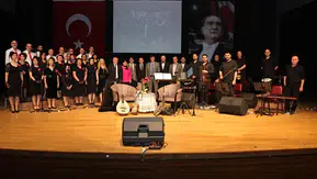 Kütahya’da Duygusal Anlar: Yeşilçam Şarkıları Konseri Coşkuyla İki Yüzyılı Aştı!