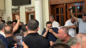 Servis Araçları Sahiplerinden Plaka Protestosu: Güvenlik Güçleri Biber Gazıyla Müdahale Etti
