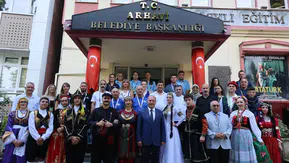 Başkan Ataselim, Ulusal ve Uluslararası Halk Oyunları Ekiplerini Ağırladı