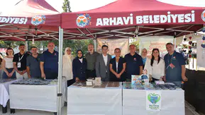 Arhavili Yazardan Örnek Davranış: Kitap Gelirleriyle Sokak Hayvanlarına Mama Desteği
