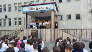 10 Kasım Anma Töreni: Öğrenciler Atatürk'ü Duygu Dolu Anlarla Andı