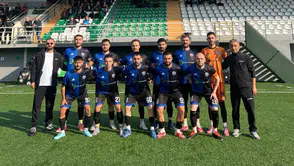 Yolbaşıspor, Rize Amatör Ligi'nde liderliğe yükseldi, köy halkı başarıya destek veriyor!