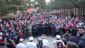 Erzurum, 93 Harbi'nin kahraman şehitlerini yürekten andı, yürüyüşle rahmet diledi