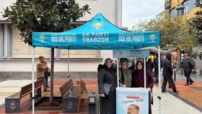 AK Parti Trabzon İl Kadın Kolları’ndan Maraş Caddesi’nde Üye Çalışması