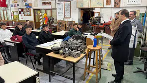 Artvin'de Mesleki Eğitime Destek: İl Müdürü Acar, Okul Ziyaretinde Öğrencilerle Buluştu