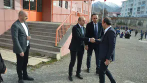 Kaymakam Poçanoğlu, Ziya Paşa Ortaokulu'nu ziyaret ederek eğitim desteğini değerlendirdi