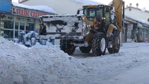 Çat Belediyesi kar temizleme çalışmalarını 24 saat sürdürüyor, ulaşımda aksama yok!