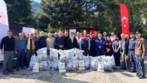 Hopa’da Çayda İyi Tarım Projesi Kapsamında Üreticilere Gübre ve Tarım Kireci Dağıtıldı
