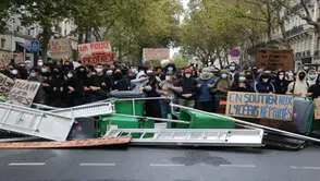 Fransa'da Liseli Öğrenciler Hükümetin Vaadlerine Rağmen Eylemlerine Devam Ediyor!