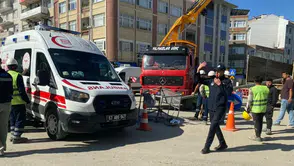 Sinop'ta feci ölüm! İşçinin üzerine elektrik direği devrildi