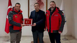 Erzurum'da Minik Eller Üşümesin Projesi ile Sarıkaşık Mahallesi'ne kütüphane kazandırılıyor