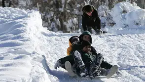 Yoğun kar yağışı eğitimi durdurdu: 8 ilde okullar tatil