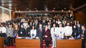 Trabzon'da Gençlerden Diplomasi ve Adalet Temalı Buluşma: Başkan Genç Geleceği Konuştu