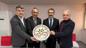 Artvin'de Bayram Bakır için veda programı düzenlendi, eğitimdeki katkıları unutulmayacak.