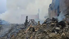 Seyhan'da Mobilya Atölyesinde Yangın: İtfaiye Ekipleri Müdahale Etti