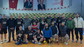 Arhavi’de Ramazan’da Filistin İçin Voleybol Turnuvası Tamamlandı: Şampiyon Çözüm Kurs