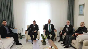 Bayburt’ta Bayramlaşma Buluşması: AK Parti Heyetinden Belediye Başkanı Mete Memiş’e Ziyaret