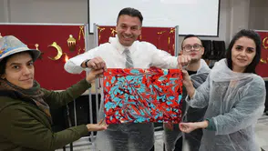 Maçka’da 1500. Yılında Alemlere Rahmet Hz. Muhammed Temalı Ebru ve Tezhip Atölyesi Düzenlendi