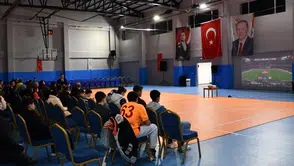 Erzurum Olur’da Türkiye–Romanya Maçı Coşkusu: Milli Heyecan Kapalı Spor Salonu’nda Yaşandı