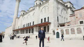 Trabzon Valiliği’nden Fatih Sultan Mehmet’in Kabrine Ziyaret