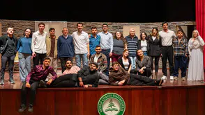 Artvin Çoruh Üniversitesi’nde Beleş Terapi Tiyatro Gösterisi Büyük İlgi Gördü
