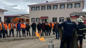 Bayburt Belediyesi’nden Yangın Eğitimi Atağı: Karayolları Personeline Uygulamalı Eğitim Verildi