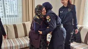 Arhavi'de Kadınlar Günü'nde Şehit Annesine Anlamlı Ziyaret gerçekleştirildi