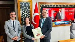 Ardanuç’ta İyileştiren Kütüphane Haftası'nda kitap okuma ödülleri sahiplerini buldu