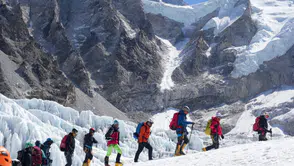 Dünyanın Zirvesine Giden Yolda Şaşırtıcı Engel: Gelişmeler Neler?