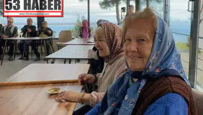 Trabzon'da Huzurevi Sakinlerine Öğrencilerden Anlamlı Gösteri