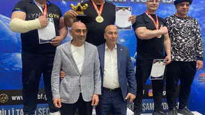 Yalova'daki Bilek Güreşi Şampiyonası'nda Bayburt ekibi başarılarla döndü