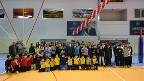 Arhavi'de 23 Nisan Sportif Etkinliklerinde Başarılı Öğrencilere Ödülleri Takdim Edildi