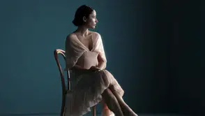 Zeynep Bastık, Misafir adlı yeni parçasıyla yaz sezonuna güçlü bir adım attı!