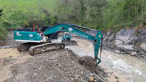 Trabzon Araklı’da Dere Islahı: Küçükdere’de Tersip Bendi Temizliği Sürüyor