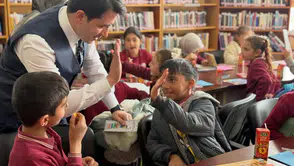 Tekman'da Kütüphane Haftası'nda Okuma Etkinliği; Kaymakam Demirkol Öğrencileri Ödüllendirdi