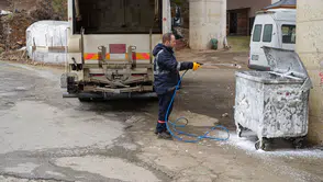 Akçaabat Belediyesi, çevre temizliği için dezenfeksiyon çalışmalarını hız kesmeden sürdürüyor