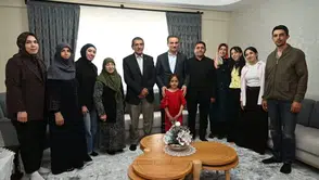 Vali Baruş, Kurban Bayramı'nda şehit ailelerini ziyaret etti, destek mesajı verdi.