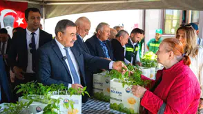 Gölbaşı Belediyesi'nden Büyük Destek: 190 Bin Ata Tohumu Fidesi Vatandaşlarla Buluştu