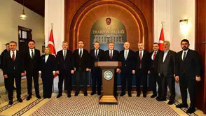 Trabzon’da Protokol Ziyareti: Bakan Bak ve Milletvekilleri Valilikte Bir Araya Geldi