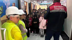 Bayburt'ta Öğrencilere Yangın Güvenliği Eğitimi: Tatbikatla Farkındalık Artırıldı!