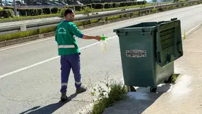 Rize’de Çöp Konteynerleri Buharlı ve Dezenfektanlı Sistemle Temizleniyor