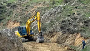 İspir Çiçekli Mahallesi’nde Arazi Yol Yapım Çalışmaları Sürüyor