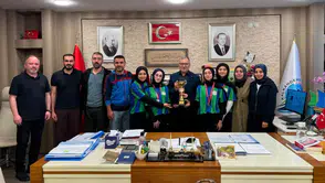 Kalkandereli Şampiyon Kızlar Başarılarını Belediye Başkanıyla Paylaştı